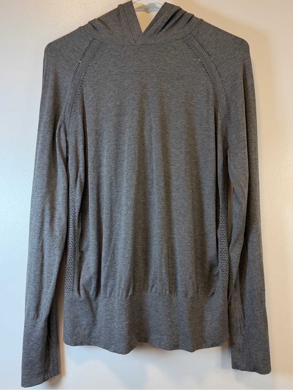 Fabletics Kinsley Seamless Gray Hooded Sweatshirt Open Work Details Size Large